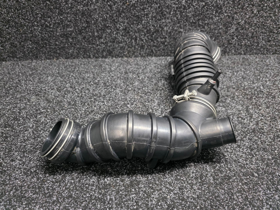 Mitsubishi Lancer Evolution CN9A CP9A Evo 4 5 Air Cleaner to Turbocharger Pipe MR188648