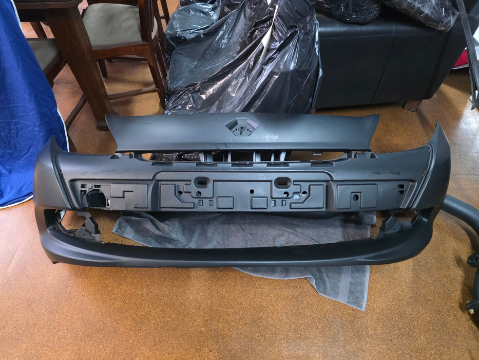 GENUINE NEW Renault Sport Clio X85 MK3 RS200 Front Bumper + Front Bumper Lower Grill + Seal 8201045219 8200899560 8200341244