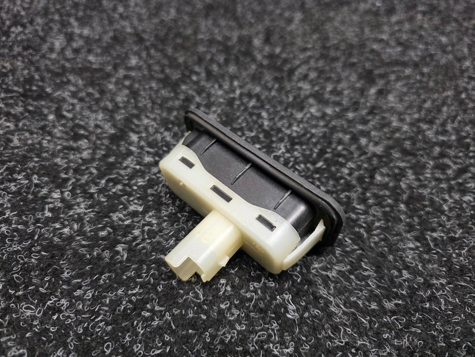 Renault Sport Megane MK3 RS 250 265 275 / Clio MK3 197 200 Clio MK4 200 220/ Tailgate Release Switch / Boot Release Button / Hatch Release Switch 8200385515