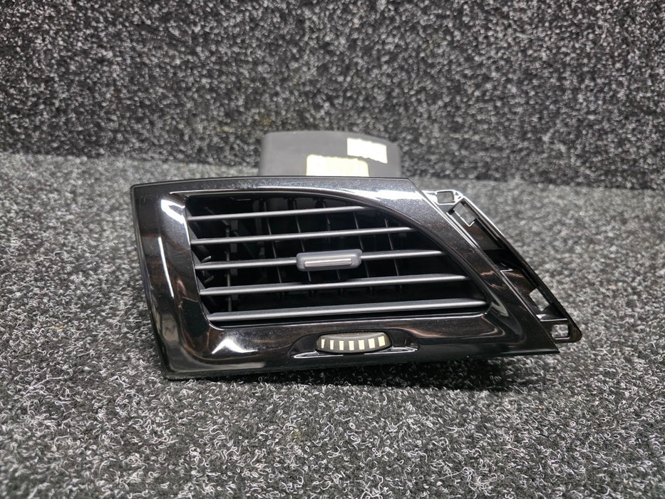 Renault Sport MK3 Megane RS 250 265 275 Left-Hand Side (LHS) Dashboard Air Conditioning / Heater Vent (Gloss Black / Piano Black) 687615724R