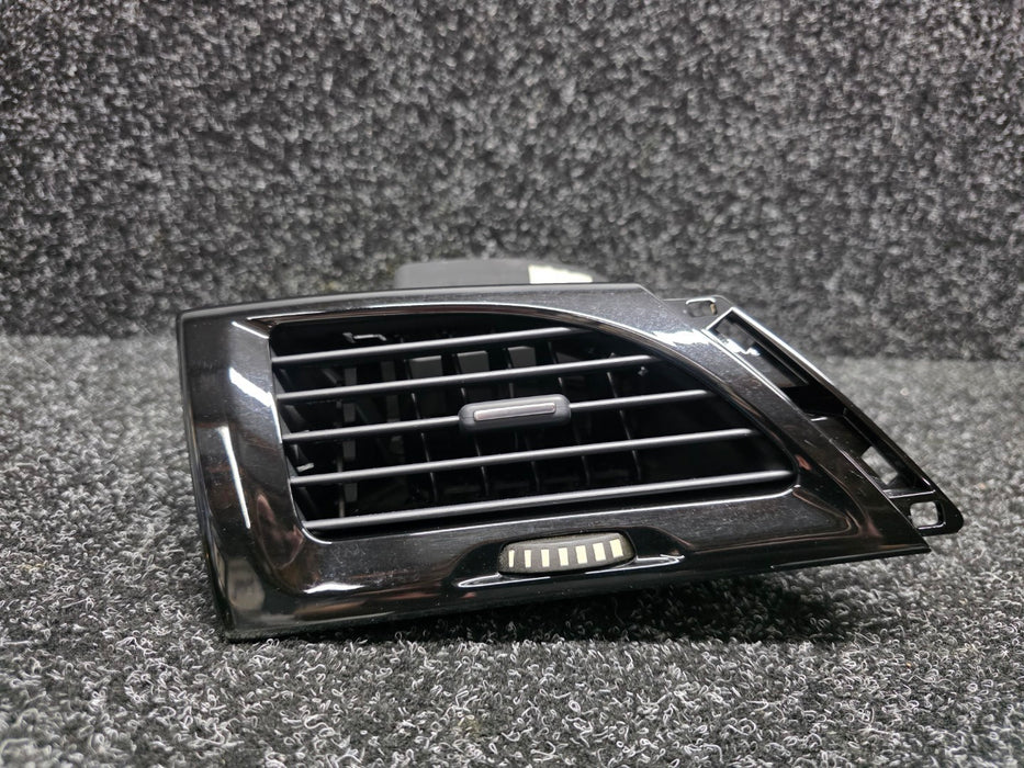 Renault Sport MK3 Megane RS 250 265 275 Left-Hand Side (LHS) Dashboard Air Conditioning / Heater Vent (Gloss Black / Piano Black) 687615724R