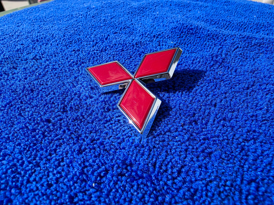 Near New Condition Used Genuine Mitsubishi OEM Front Diamond Emblem Grille Badge and New Mounting Screw to suit Mitsubishi Lancer Evolution 4 5 6 TME CP9A MR108637 MF455375