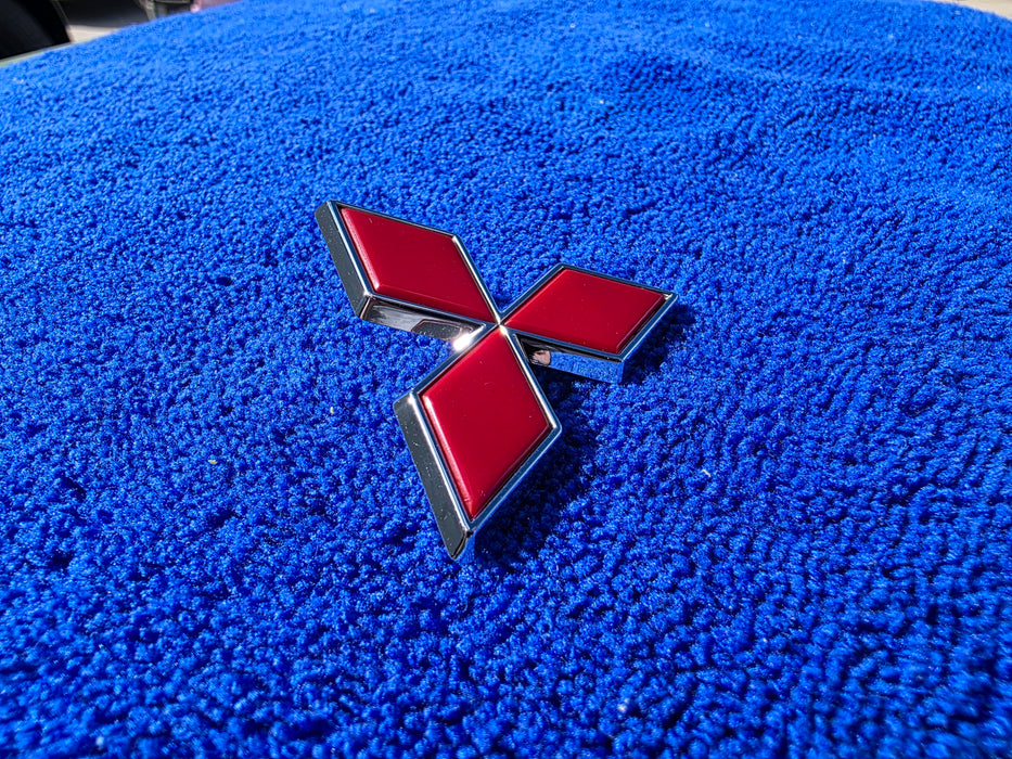 Near New Condition Used Genuine Mitsubishi OEM Front Diamond Emblem Grille Badge and New Mounting Screw to suit Mitsubishi Lancer Evolution 4 5 6 TME CP9A MR108637 MF455375