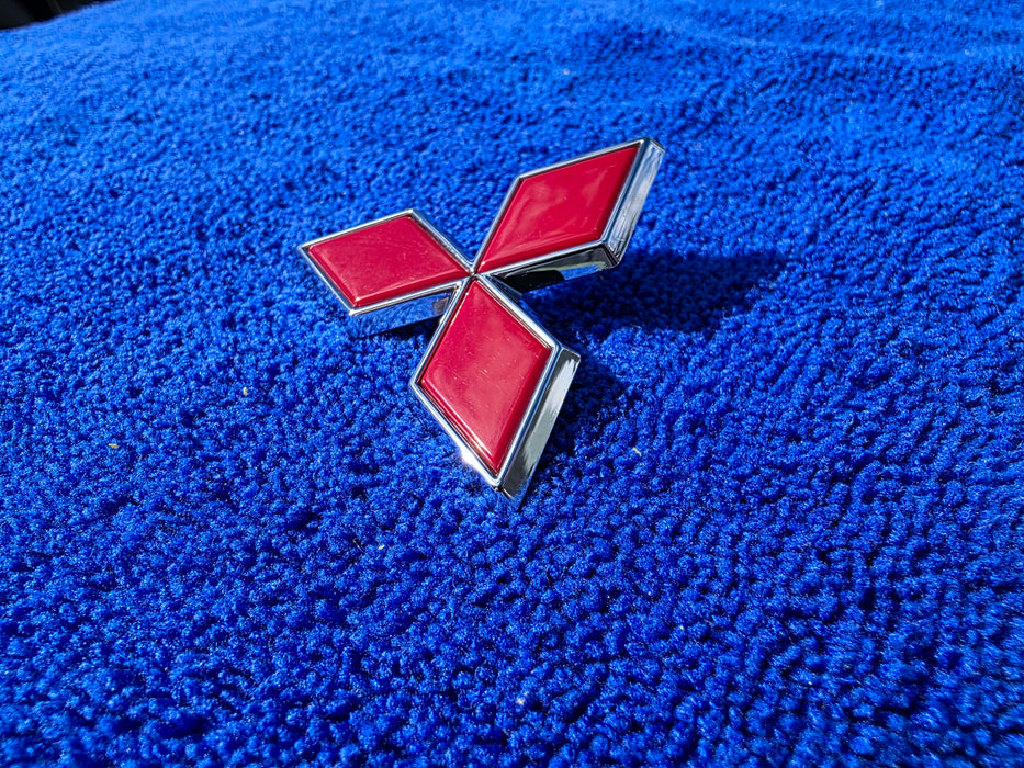 Near New Condition Used Genuine Mitsubishi OEM Front Diamond Emblem Grille Badge and New Mounting Screw to suit Mitsubishi Lancer Evolution 4 5 6 TME CP9A MR108637 MF455375