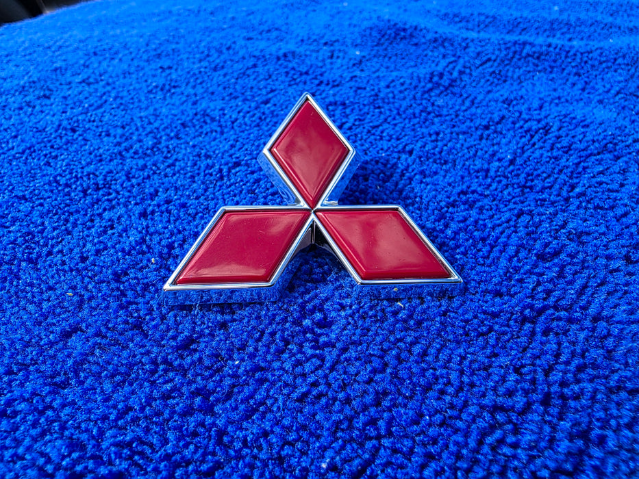 Near New Condition Used Genuine Mitsubishi OEM Front Diamond Emblem Grille Badge and New Mounting Screw to suit Mitsubishi Lancer Evolution 4 5 6 TME CP9A MR108637 MF455375