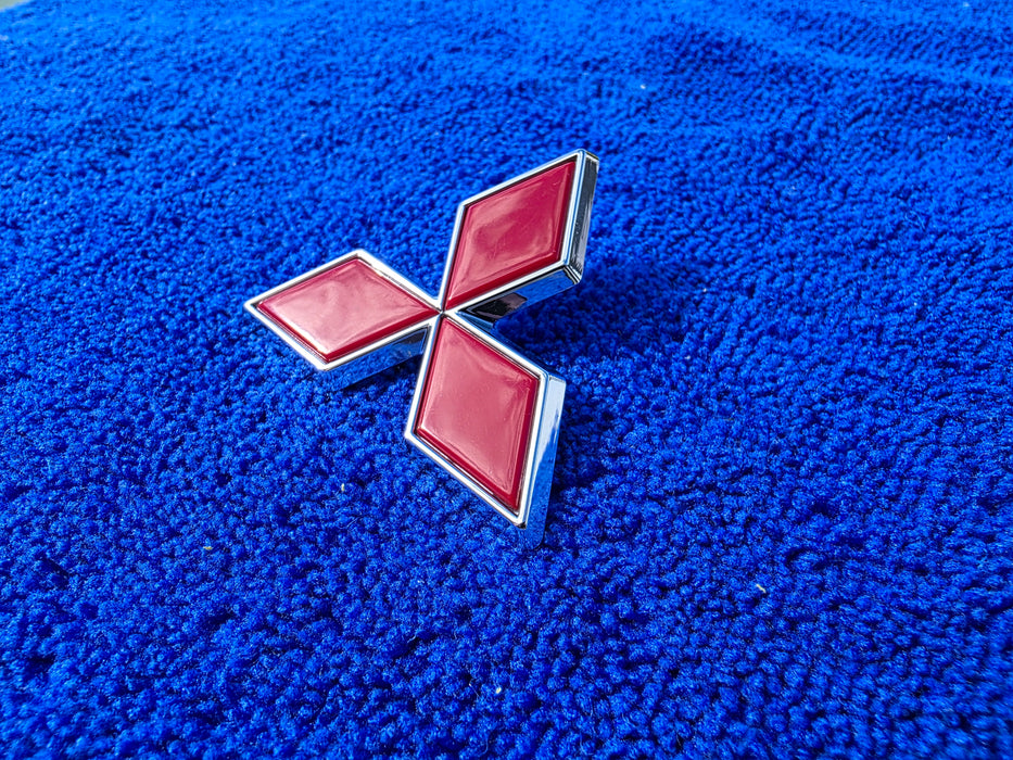 Near New Condition Used Genuine Mitsubishi OEM Front Diamond Emblem Grille Badge and New Mounting Screw to suit Mitsubishi Lancer Evolution 4 5 6 TME CP9A MR108637 MF455375