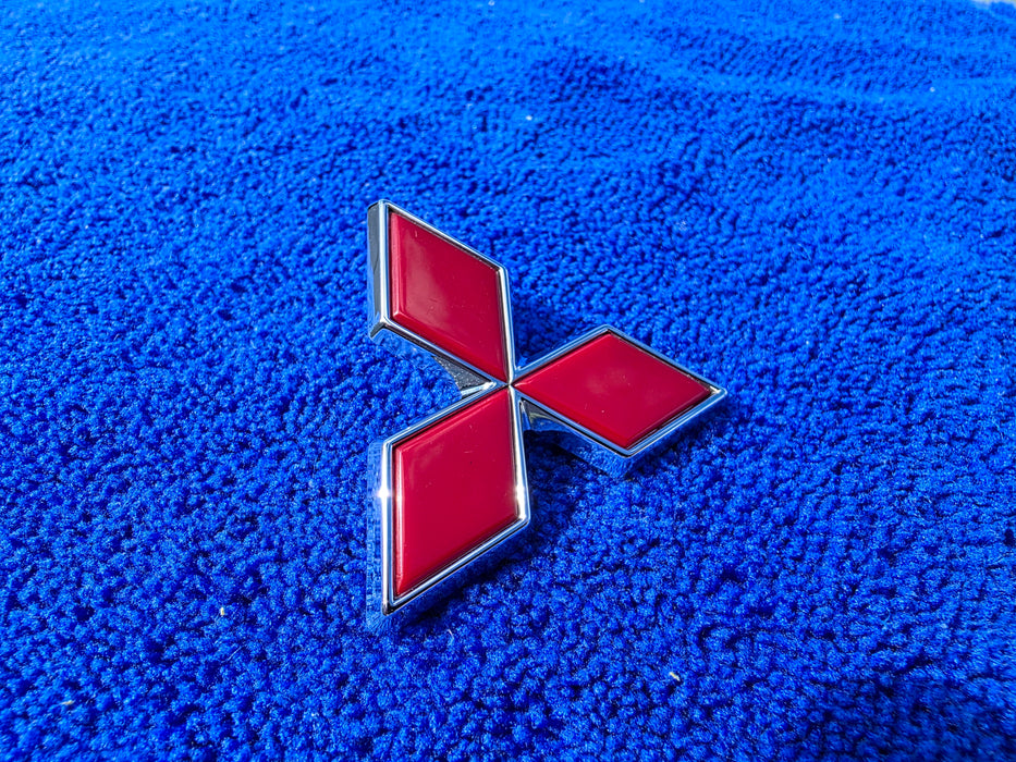 Near New Condition Used Genuine Mitsubishi OEM Front Diamond Emblem Grille Badge and New Mounting Screw to suit Mitsubishi Lancer Evolution 4 5 6 TME CP9A MR108637 MF455375