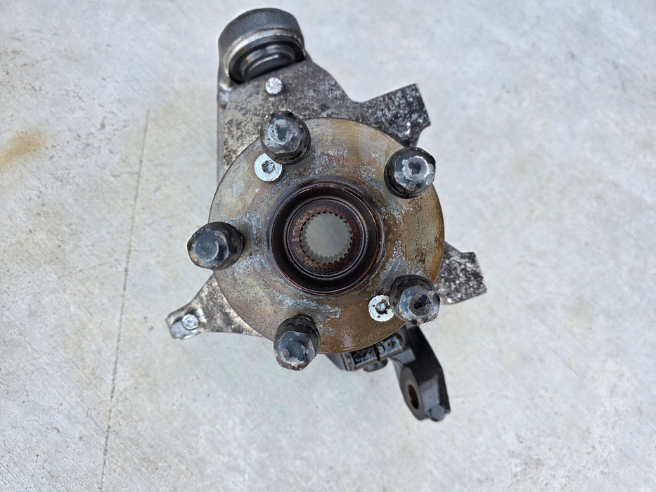 Renault Sport Clio MK3 RS200 Front RHS Hub Assembly + RHS Curtain Airbag RHS Hub Assembly removed from 2010 Renault Sport Clio RS200 VIN: VF1CRJN0690656313  RHS Curtain Airbag removed from 2010 Renault Sport Clio RS200 VIN: VF1CRJN06B0661946