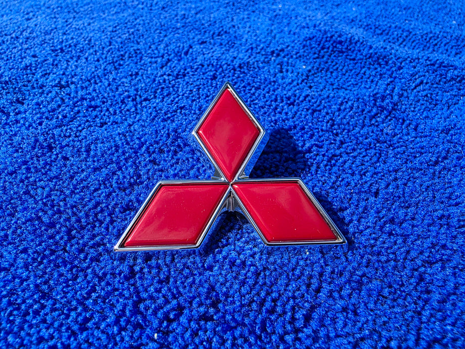 Near New Condition Used Genuine Mitsubishi OEM Front Diamond Emblem Grille Badge and New Mounting Screw to suit Mitsubishi Lancer Evolution 4 5 6 TME CP9A MR108637 MF455375