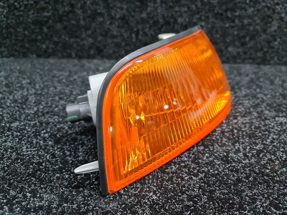 Genuine Mitsubishi / Stanley Lancer Evolution RHS Turn Signal Indicator Lamp AMBER - CN9A Evo 4