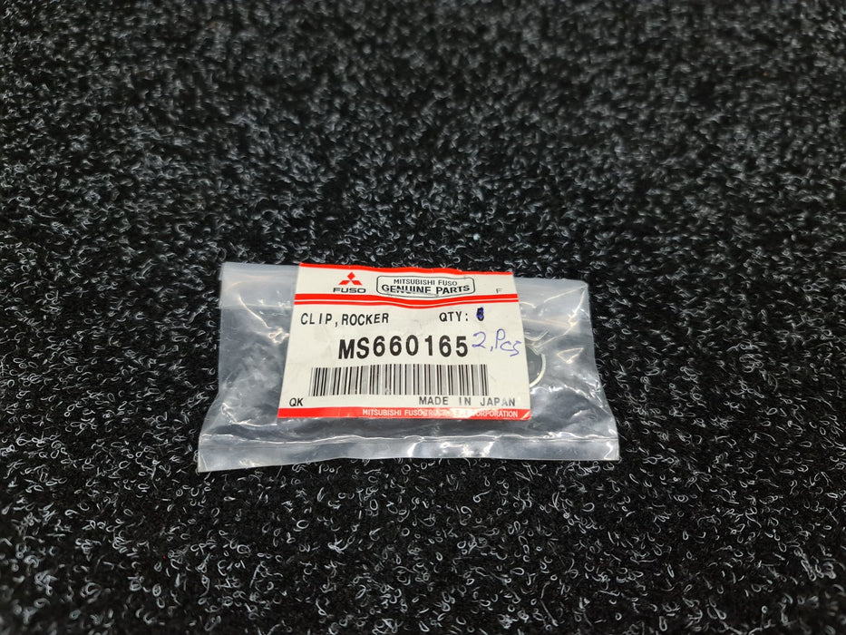 Brand New Genuine Mitsubishi Rocker Cover Clip (2) CN9A CP9A CT9A CT9W MS660165 MS660240